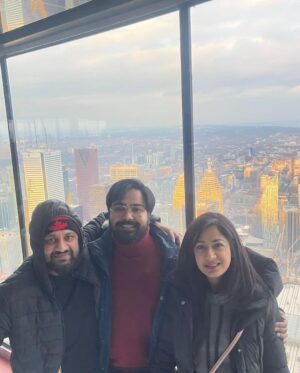 Jabar Abbas Instagram - Day out with friends at CN tower , Canada .
Thank you Sister Muneeba sheikh , Umayma sheikh  Harsh and Waseem bhai for lovely time ❤️❤️