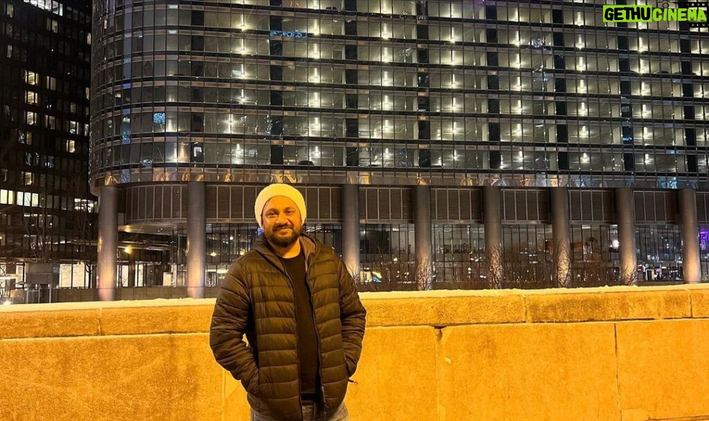 Jabar Abbas Instagram - Had an amazing time in Chicago USA with friends. These five days were unforgettable. Really want to thank you Azim bhai , Javed bhai , Imran Akhoond bhai , Javaria , Sohail Bhai ,saqib bhai and all who took out time for me from their busy schedules . Stay blessed you all will see you soon . Now In Toronto Canada going to have fun here ❤❤ #TeamJabarAbbas #JabarAbbas #artistlife #travel Remember in prayers