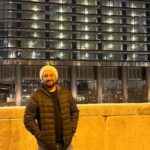 Jabar Abbas Instagram - Had an amazing time in Chicago USA with friends. These five days were unforgettable. Really want to thank you Azim bhai , Javed bhai , Imran Akhoond bhai , Javaria , Sohail Bhai ,saqib bhai and all who took out time for me from their busy schedules . Stay blessed you all will see you soon . Now In Toronto Canada going to have fun here ❤️❤️ #TeamJabarAbbas #JabarAbbas #artistlife #travel Remember in prayers