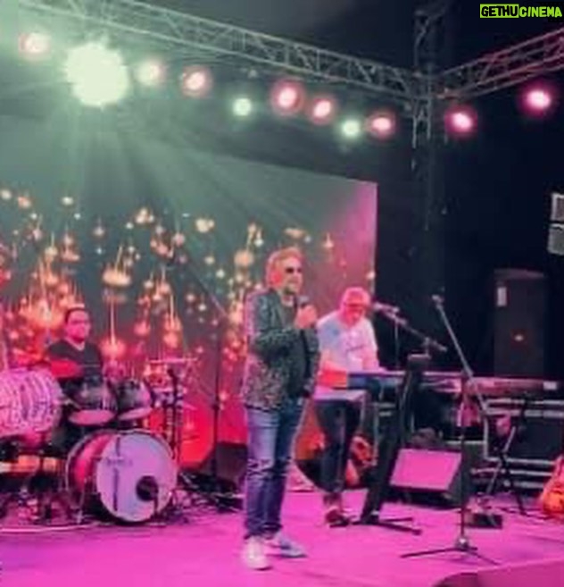 Jabar Abbas Instagram - Had an amazing event last time in karachi ❤ #BankAlfalah #adilmalik #RjDanial #MahboobAshrafbank Thank you Adil malik bhai #teamjabarabbas Turtle Beach Hawksbay