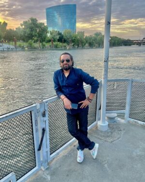 Jabar Abbas Instagram - “One brother will always be better than a thousand friends.” “Life's journey has given me many pals, but there is no buddy like a brother.” “Having a brother is like having a best friend baked right into the cookie of life.” “A brother is the one with whom you have shared your childhood . 

Amazing day spent in Sacramento with Qammar Abbas Shahbaz Ali Nibbo Waseem Abbas Shahbaz bhai  fayaz bhai all the brothers and uncle ji ❤️

Thank you Jassie Banga bhai and Waseem bhai