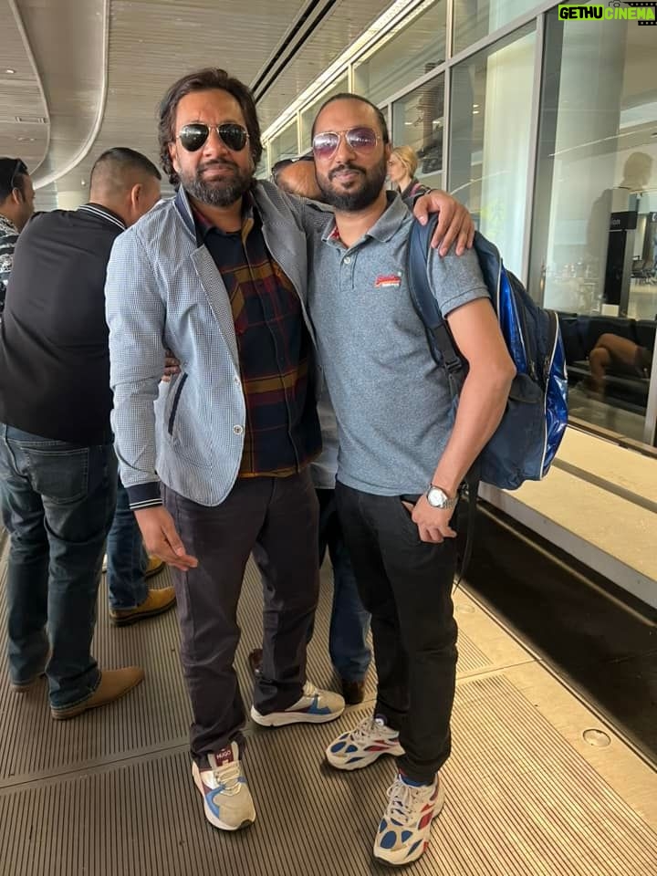 Jabar Abbas Instagram - Alhamdulliah received my brother Qammar Abbas at San Francisco airport . For the first time I am getting the opportunity to perform with him . So happy to have you my brother ❤❤