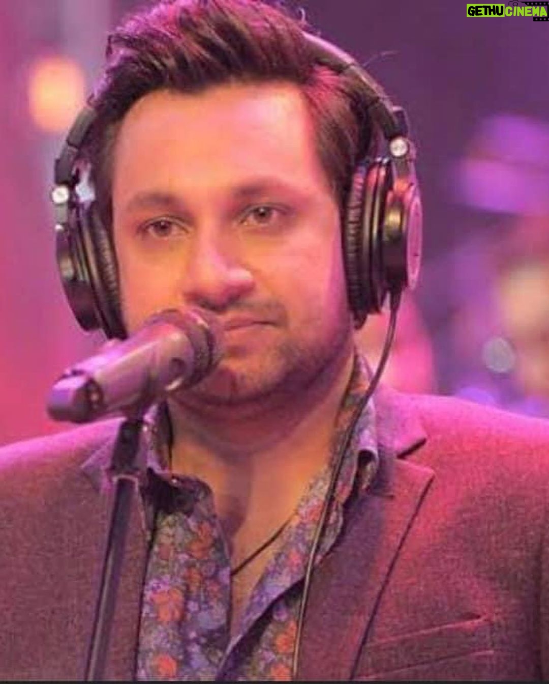 Jabar Abbas Instagram - For me every accolade and laurel has it’s own significance but any recognition that comes out from my Alma Mater, Government College, always stands out. I’m grateful to the administration of GCU for conferring upon me the Khwaja Khurshid Anwar Award for Best Old Ravian Musician 2023. I would also take this opportunity to pay my respects and my gratitude to my Teacher and Mentor, Late Sir Tariq Farani. This one is for you, Sir. Thank you VC Gcu Dr, Asghar zaidi sahib , NAMS Gcu and ma’am Kanita Shah for choosing me . Last but not the least I want to thank my friend Usman Hafeez for attending the convocation and receiving the award 🥇 on my behalf ❤️