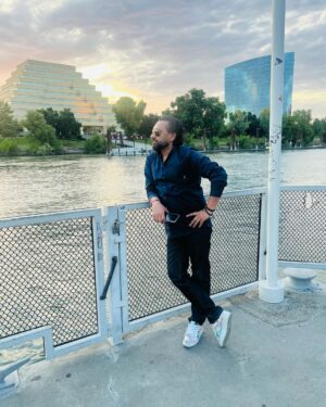 Jabar Abbas Instagram - “One brother will always be better than a thousand friends.” “Life's journey has given me many pals, but there is no buddy like a brother.” “Having a brother is like having a best friend baked right into the cookie of life.” “A brother is the one with whom you have shared your childhood . 

Amazing day spent in Sacramento with Qammar Abbas Shahbaz Ali Nibbo Waseem Abbas Shahbaz bhai  fayaz bhai all the brothers and uncle ji ❤️

Thank you Jassie Banga bhai and Waseem bhai