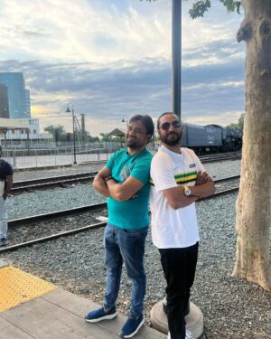 Jabar Abbas Instagram - “One brother will always be better than a thousand friends.” “Life's journey has given me many pals, but there is no buddy like a brother.” “Having a brother is like having a best friend baked right into the cookie of life.” “A brother is the one with whom you have shared your childhood . 

Amazing day spent in Sacramento with Qammar Abbas Shahbaz Ali Nibbo Waseem Abbas Shahbaz bhai  fayaz bhai all the brothers and uncle ji ❤️

Thank you Jassie Banga bhai and Waseem bhai