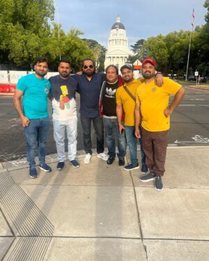 Jabar Abbas Instagram - “One brother will always be better than a thousand friends.” “Life's journey has given me many pals, but there is no buddy like a brother.” “Having a brother is like having a best friend baked right into the cookie of life.” “A brother is the one with whom you have shared your childhood . 

Amazing day spent in Sacramento with Qammar Abbas Shahbaz Ali Nibbo Waseem Abbas Shahbaz bhai  fayaz bhai all the brothers and uncle ji ❤️

Thank you Jassie Banga bhai and Waseem bhai