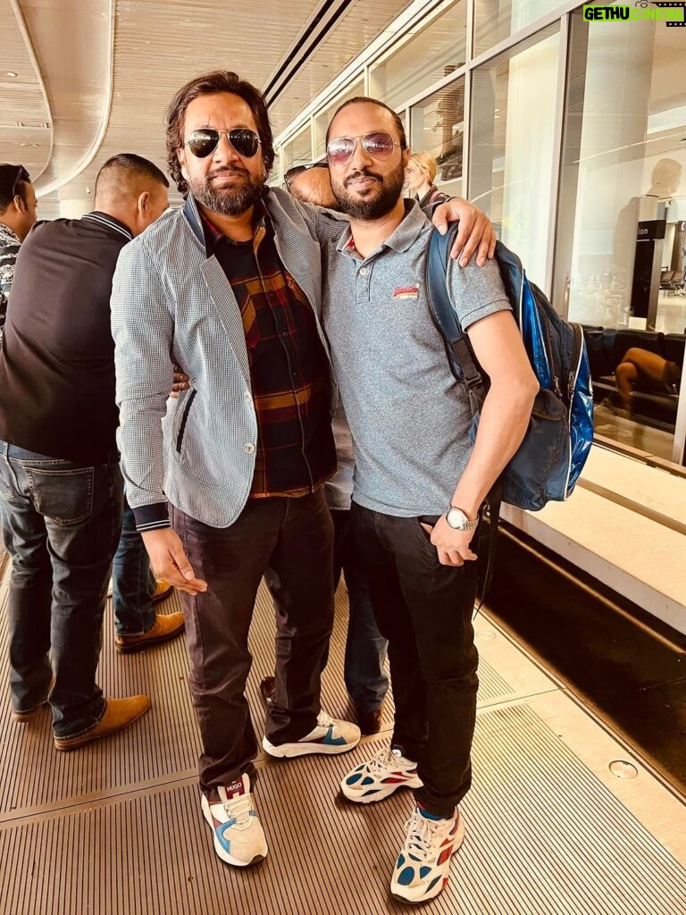 Jabar Abbas Instagram - Happy to receive my brothers Qammar Abbas & Shahbaz Ali Nibbo at san francisco airport. USA TOUR 2023 #TeamJabarAbbas thanks to my brother Waseem Abbas for giving me the opportunity love you ❤️