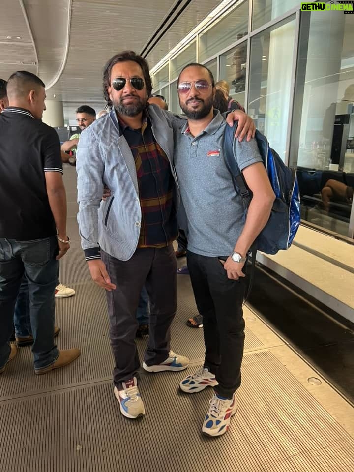 Jabar Abbas Instagram - Alhamdulliah received my brother Qammar Abbas at San Francisco airport . For the first time I am getting the opportunity to perform with him . So happy to have you my brother ❤❤