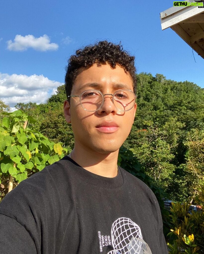 Jaboukie Young-White Instagram - got to visit fambly & reup on melanin before nyc winter hits and i go from sandy beige to straight guy pillowcase yellow Saint Ann Parish