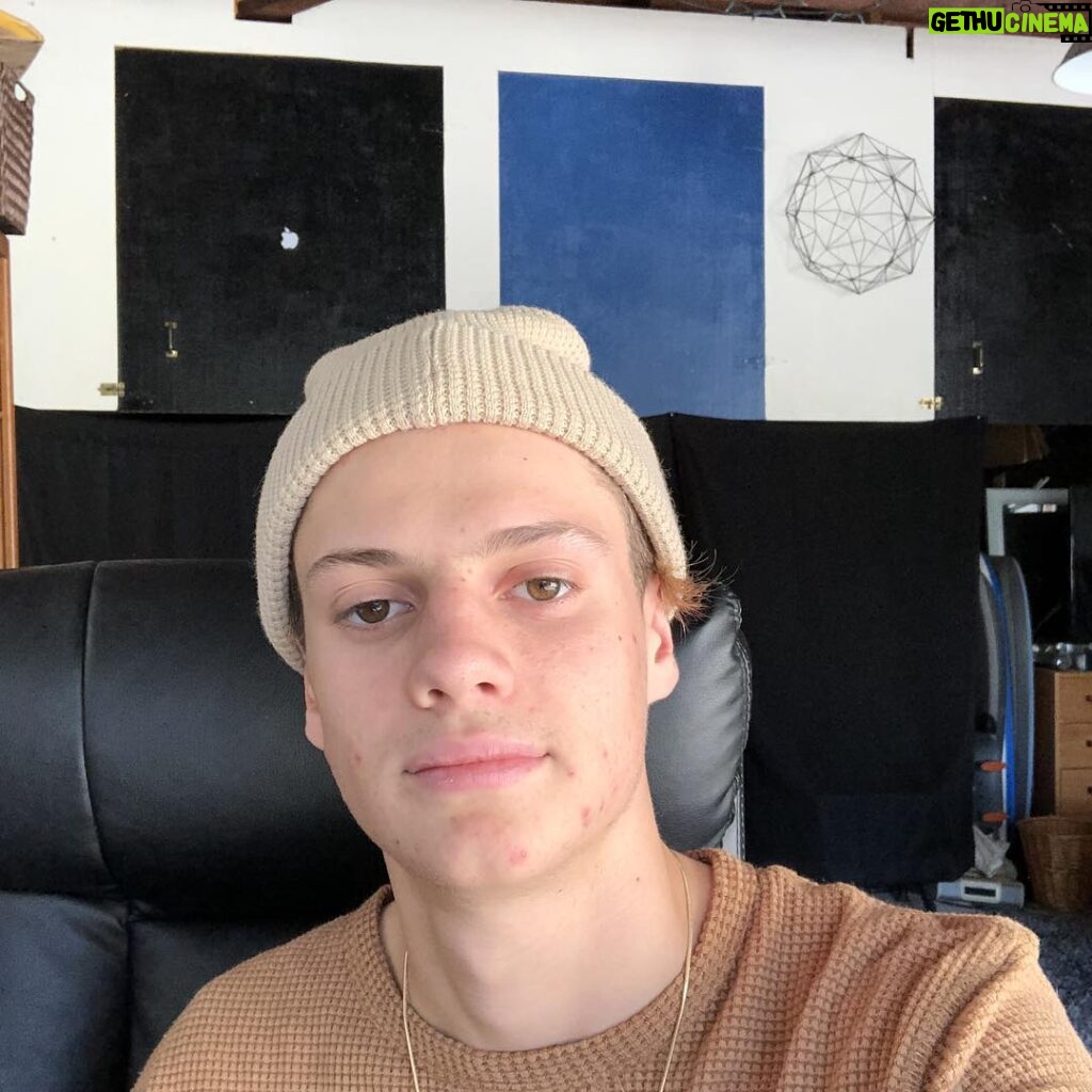 Jace Norman Instagram - Hey it’s me jace hanging out in my garage. (I built a office here) waiting for a friend to pick me up. Just wanted to say hey.