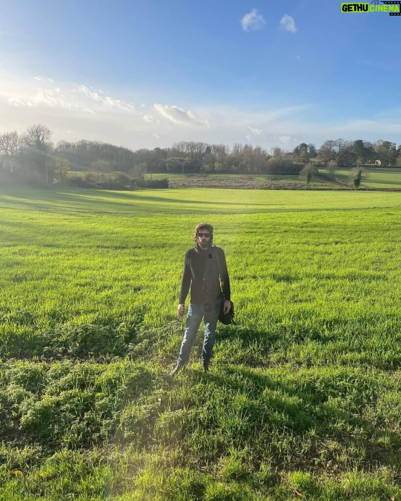 Jack Broadbent Instagram - A man out standing in his field 😉 #happysunday #home