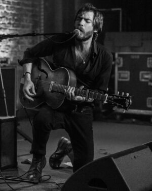 Jack Broadbent Instagram - Absolutely loving this USA tour. Thanks to everyone that’s come out so far. Keep checking my dates for the upcoming shows. Link in bio. 📸- @bradelligood #jackBroadbent #ontheroadagain #ride #usa #tour #sonvolt #shovelsandrope