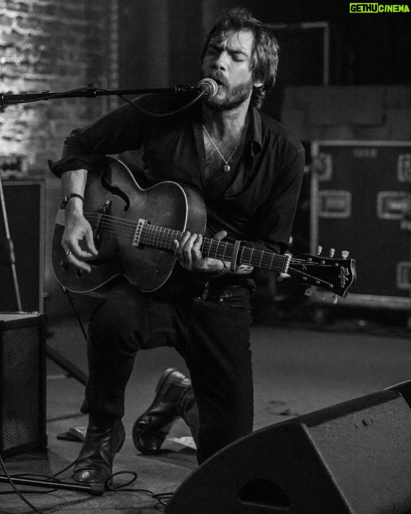Jack Broadbent Instagram - Absolutely loving this USA tour. Thanks to everyone that’s come out so far. Keep checking my dates for the upcoming shows. Link in bio. 📸- @bradelligood #jackBroadbent #ontheroadagain #ride #usa #tour #sonvolt #shovelsandrope