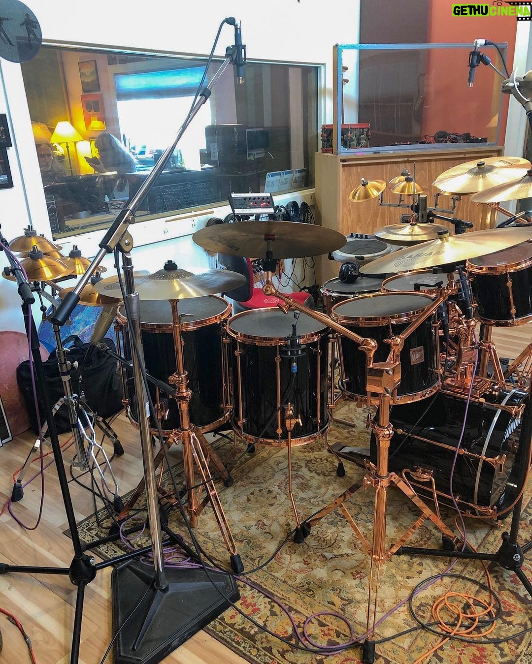 Jack DeJohnette - 1K Likes - My kit looks good thanks to my drum tech Santi/Craig - Jack
.
.
.
.
.
#drums #drummer #jazz
