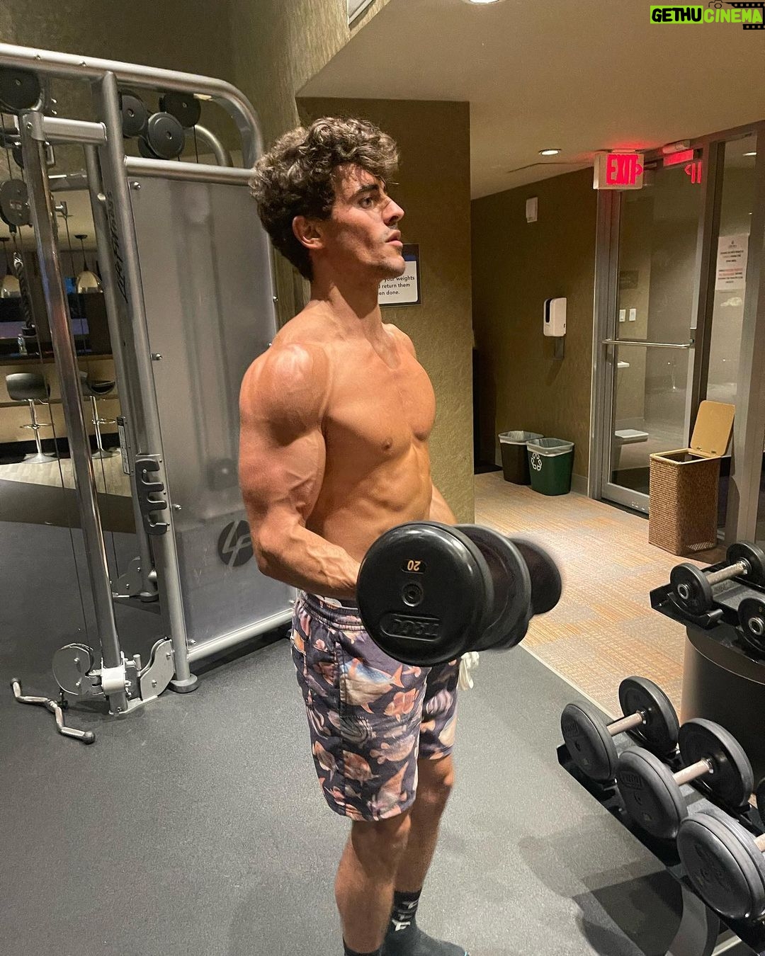 Jack Gilinsky Instagram - today i am 1 year completely sober :’) enjoy these photos & videos from my final week of drinking & smoking