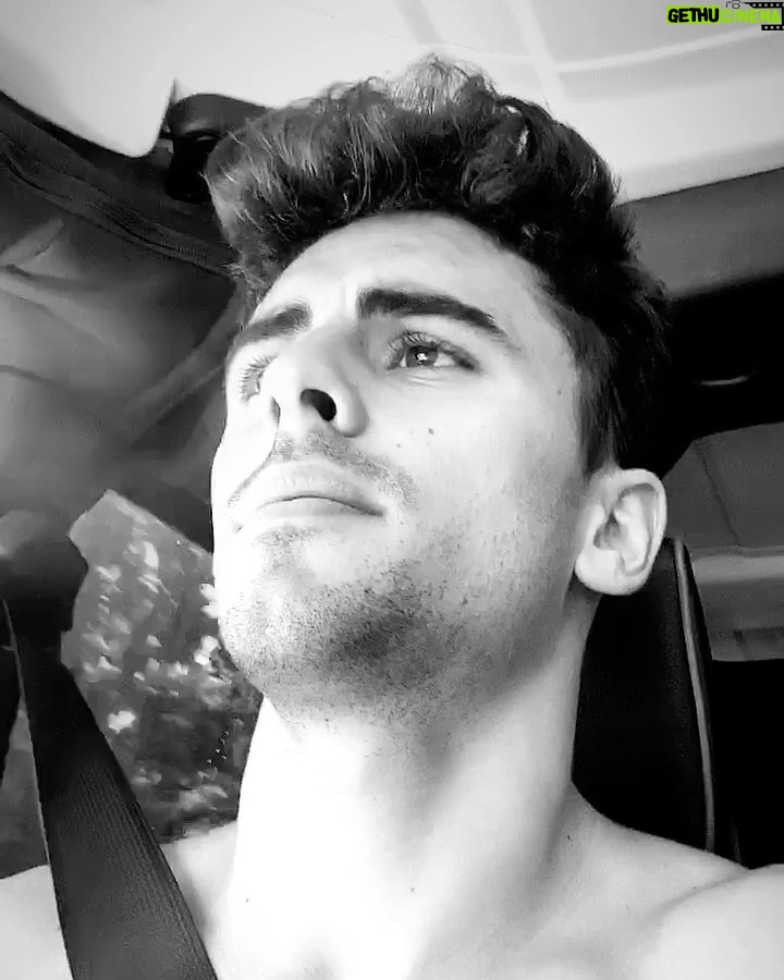Jack Gilinsky Instagram - today i am 1 year completely sober :’) enjoy these photos & videos from my final week of drinking & smoking