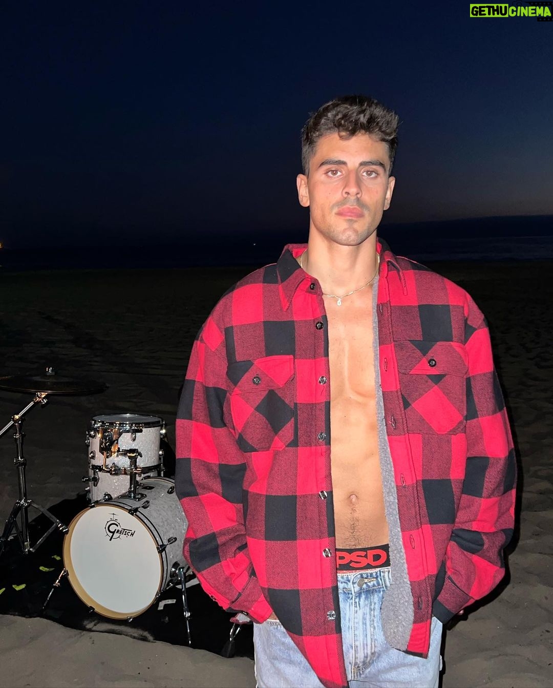 Jack Gilinsky Instagram - first release in 3 years 🤯 runaway drops tonight w video