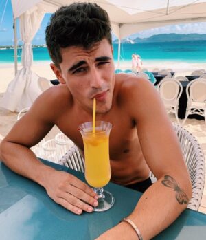 Jack Gilinsky Instagram - no plans but a drink in my hand🍹