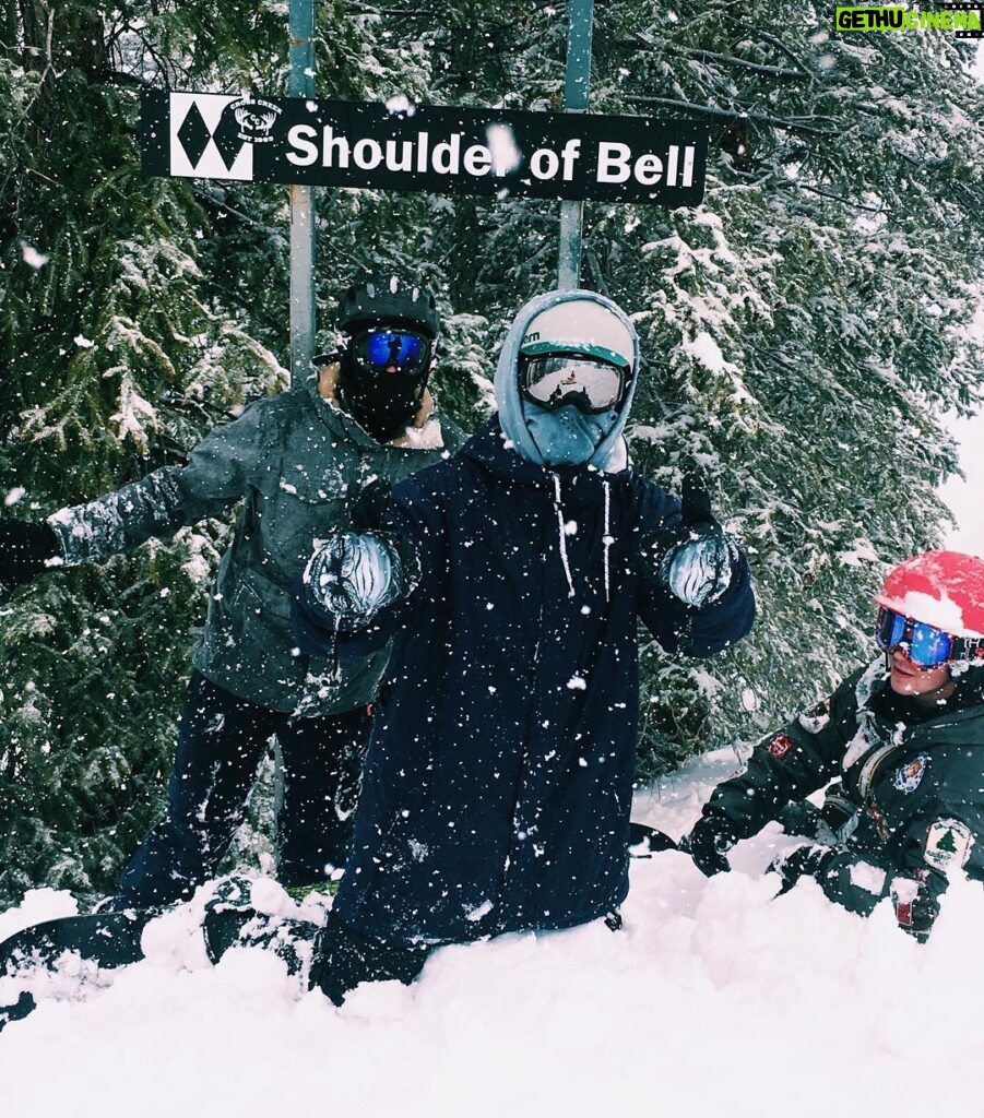 Jack Gilinsky Instagram - fresh snow today. johnny’s 22 tomorrow. we’re feelin good. link in my bio