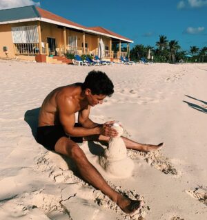 Jack Gilinsky Instagram - i made a sandman. merry christmas.