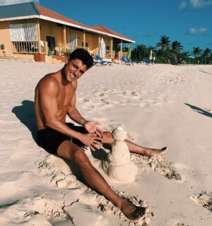 Jack Gilinsky Instagram - i made a sandman. merry christmas.