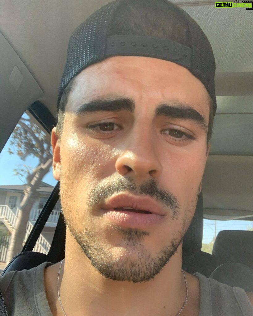 Jack Gilinsky Instagram - happy labor day. should i drop a new song?