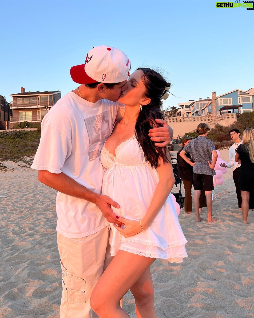 Jack Gilinsky Instagram - i wrote & recorded a song with baby mama on my lap. link in my bio to listen