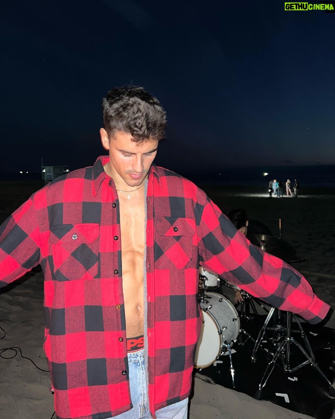 Jack Gilinsky Instagram - first release in 3 years 🤯 runaway drops tonight w video