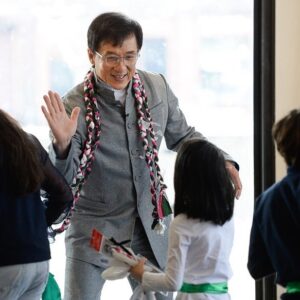 Jackie Chan Instagram - “High Five” welcome for the kids at the interactive artwork studio! ✋🏻😊 Was great to see kids learn about recycling and environmental protection in Utah.