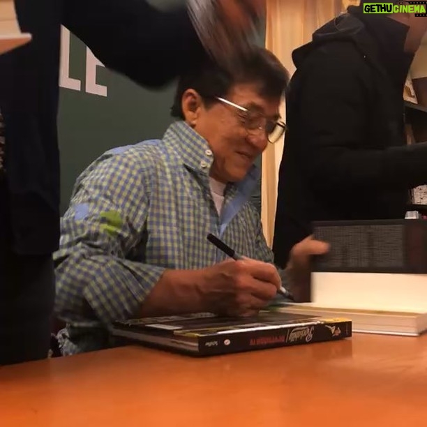 Jackie Chan Instagram - Signing books for my lovely fans! Thanks so much for your support and coming out when it’s so cold outside! Love you all! ☺️