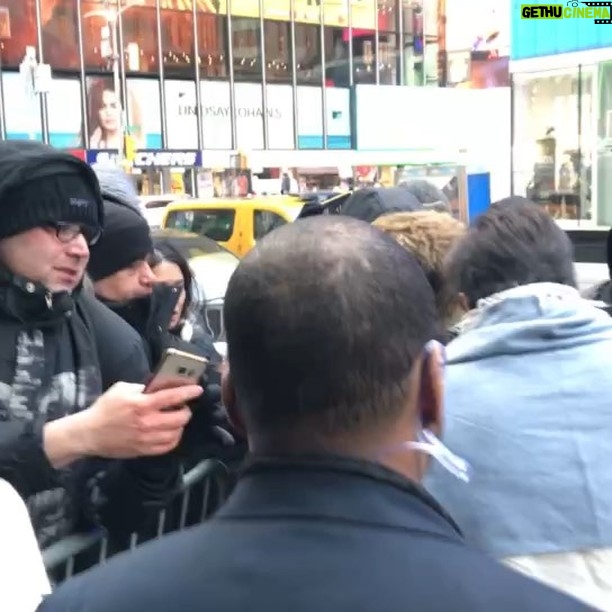 Jackie Chan Instagram - It’s freezing cold in New York; windy and -13 degrees C. After recording the live for Good Morning America, I saw so many fans waiting for me outside the studio. Of course I had to stop and sign a few autographs!