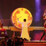 Jackie Chan Instagram - 1997 was the handover of Hong Kong. No matter where I go, I’m very proud to say that I am Chinese. That year, I sang “Long De Chuanren” (《龍的傳人》- ‘Decendants of the Dragon’) at the Handover Ceremony Variety Show, and the lyrics: “there’s a dragon in the ancient East, and its name is called China” (「古老的東方有一條龍，它的名字就叫中國。」). At a blink of an eye, 25 years have passed already. Last night on the ‘Hong Kong 25th Handover Anniversary Grand Variety Show’, I sang “Zhonghua Liliang” (《中華力量》- ‘The Power of China’). While singing the lyrics: “our country is strong for me, I am strong for our country, I look to the East, strong China!” ( “國為我強，我為國強，看我東方，中華強”), my heart was filled with blessings for our motherland and our compatriots. I pray and hope that our country remains prosperous, safe, and forever peaceful.