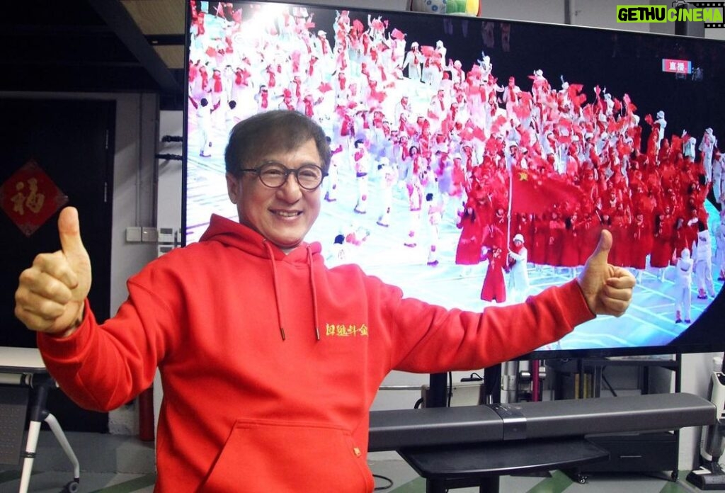 Jackie Chan Instagram - While watching the China Winter Olympics team on TV enter the stadium with everyone singing “Ode to the Motherland” 《歌唱祖國》, I also began to sing along in front of the TV. Such a proud and honorary moment! A big salute to director Zhang Yimou and to all the staff of the opening ceremony, you guys are amazing!