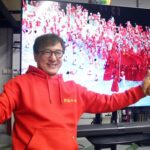 Jackie Chan Instagram - While watching the China Winter Olympics team on TV enter the stadium with everyone singing “Ode to the Motherland” 《歌唱祖國》, I also began to sing along in front of the TV. Such a proud and honorary moment! A big salute to director Zhang Yimou and to all the staff of the opening ceremony, you guys are amazing!