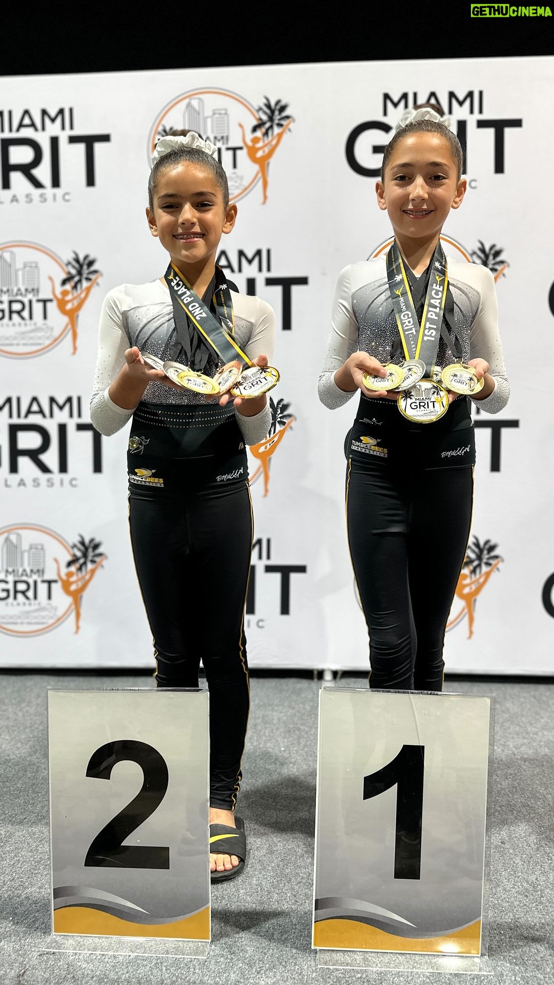 Jacqueline Bracamontes Instagram - Nuestras campeonas!!! Jacky en 1ro y Caro en 2do! Cada una en su categorΓa!!! ππ»ππ»ππ»ππ»ππ» @mft07 @tumblebees_gymnastics_gables Miami, Florida
