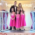 Jacqueline Bracamontes Instagram - #MissUniverseMexico con la familia (Emi y Pau no aguantaron) !!! @mft07 Mi vestido y de las nenas: @benitosantosoficial Hair: @anlle11 Makeup: @rosamariagarcia_makeup