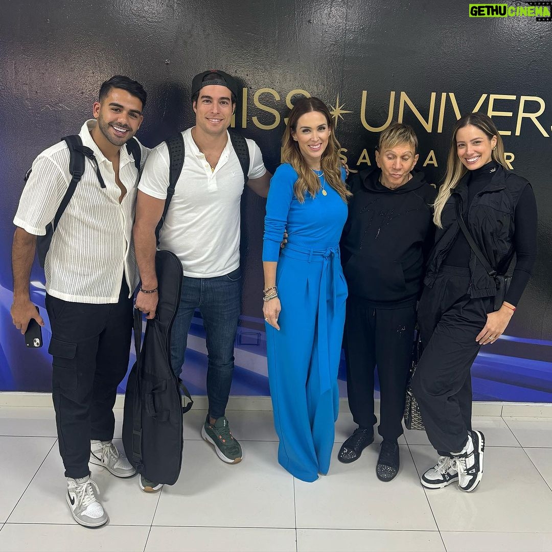 Jacqueline Bracamontes Instagram - Llegó el team @Telemundo a El Salvador 🇸🇻 (soy la cara de @zardelabelleza 😂) 💯 #LosLeo