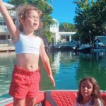 Jacqueline Bracamontes Instagram - Hoy toco ver a #Paula #Emi y #rennyrocks cantando con todo el sentimiento la canción de @jlo #onmyway #marryme. Lo bueno es que se la cantan a papá.... 😜😜 #love #lasamo #mygirls Miami, Florida