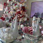 Jacqueline Bracamontes Instagram - Llegó la Navidad a casa de los Fuentes Bracamontes!!! (Siii madrugamos siempre porque AMAMOS la Navidad y queremos que nos dure mucho el espíritu de estas fechas!!!) 🎄🎄🎄@mft07 Todo el crédito para mi querido @galoguilmarstudio ♥️ Te quedó hermoso!!!