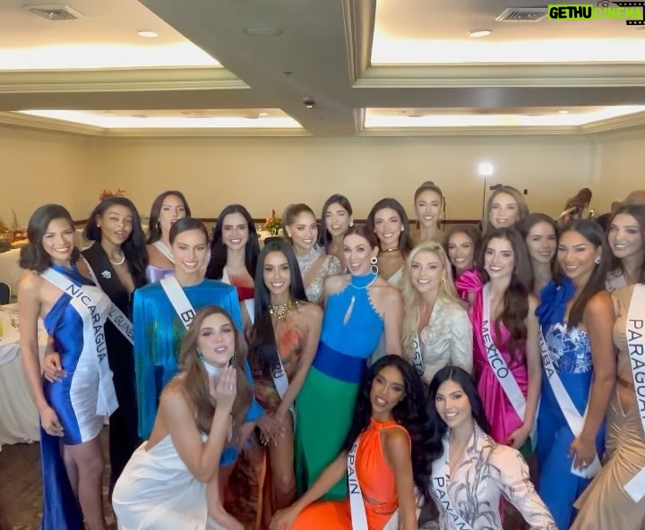 Jacqueline Bracamontes Instagram - Tuvimos el privilegio de desayunar y convivir con todas las reinas latinas (habla hispanas) de este año y fue INCREÍBLE!!! Mucha suerte a todas el sábado!!! @missuniverse @telemundo #MissUniverso Quién ganará la corona de Miss Universo este año? Sera una latina? Qué opinan? ⬇️ San Salvador, EL Salvador