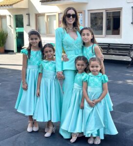Jacqueline Bracamontes Instagram - Nos sentimos soñadas las 6!!! Gracias mi adorado @benitosantosoficial Nos hizo diseño exclusivo y diferente a cada una!!! 🙌🙌🙌😍😍😍 Guadalajara, Jalisco