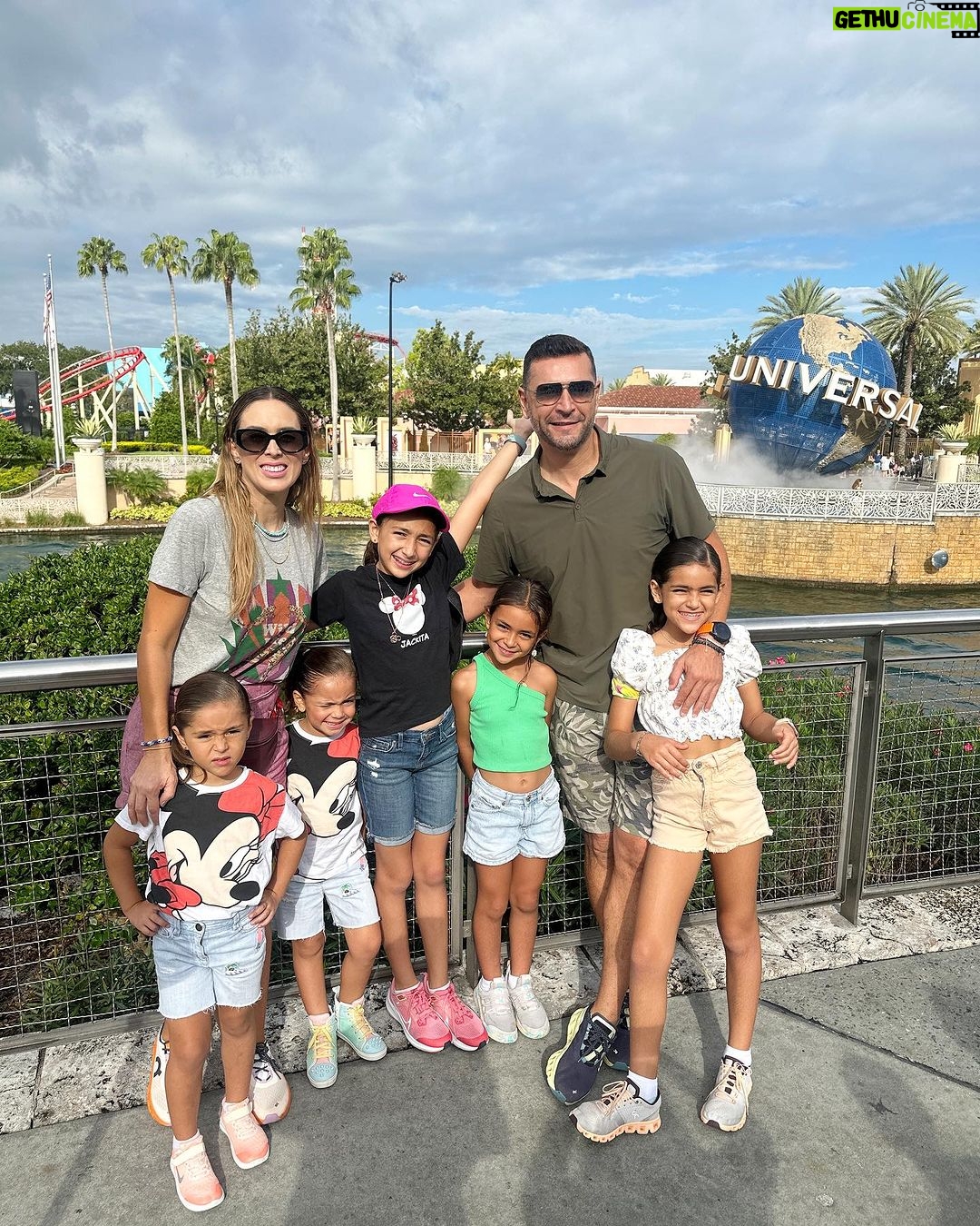 Jacqueline Bracamontes Instagram - Time for fun!!!!! @universalorlando 😍