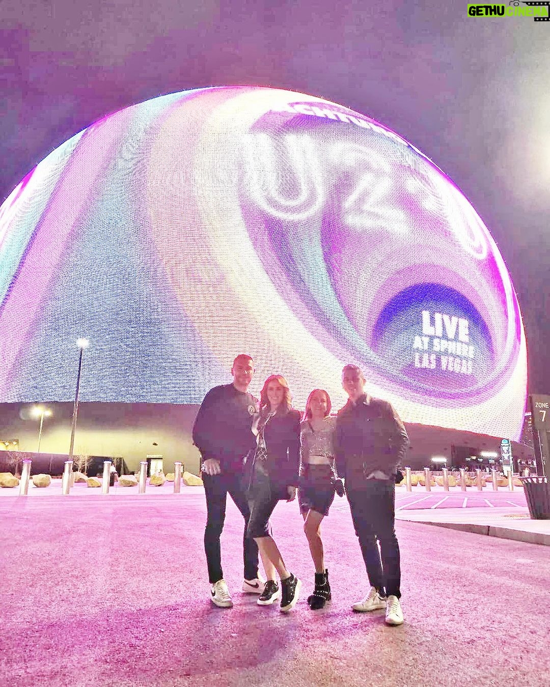 Jacqueline Bracamontes Instagram - Definitivamente el mejor concierto que hemos ido!!! @u2 @mft07 @lilianagonzalezal @pdeuriarte Laa Vegas