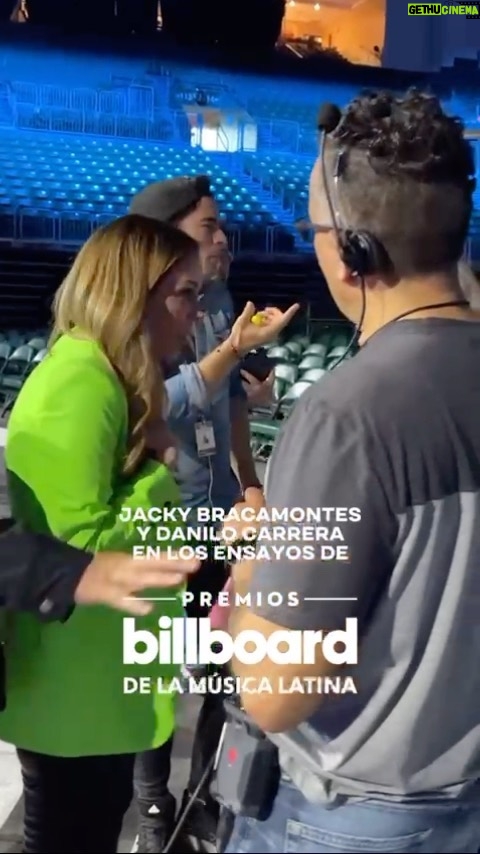 Jacqueline Bracamontes Instagram - ¡Estamos en los ensayos con el equipo de producción, Danilo Carrera y Jacky Bracamontes! 💃🕺✨ #Billboards2023