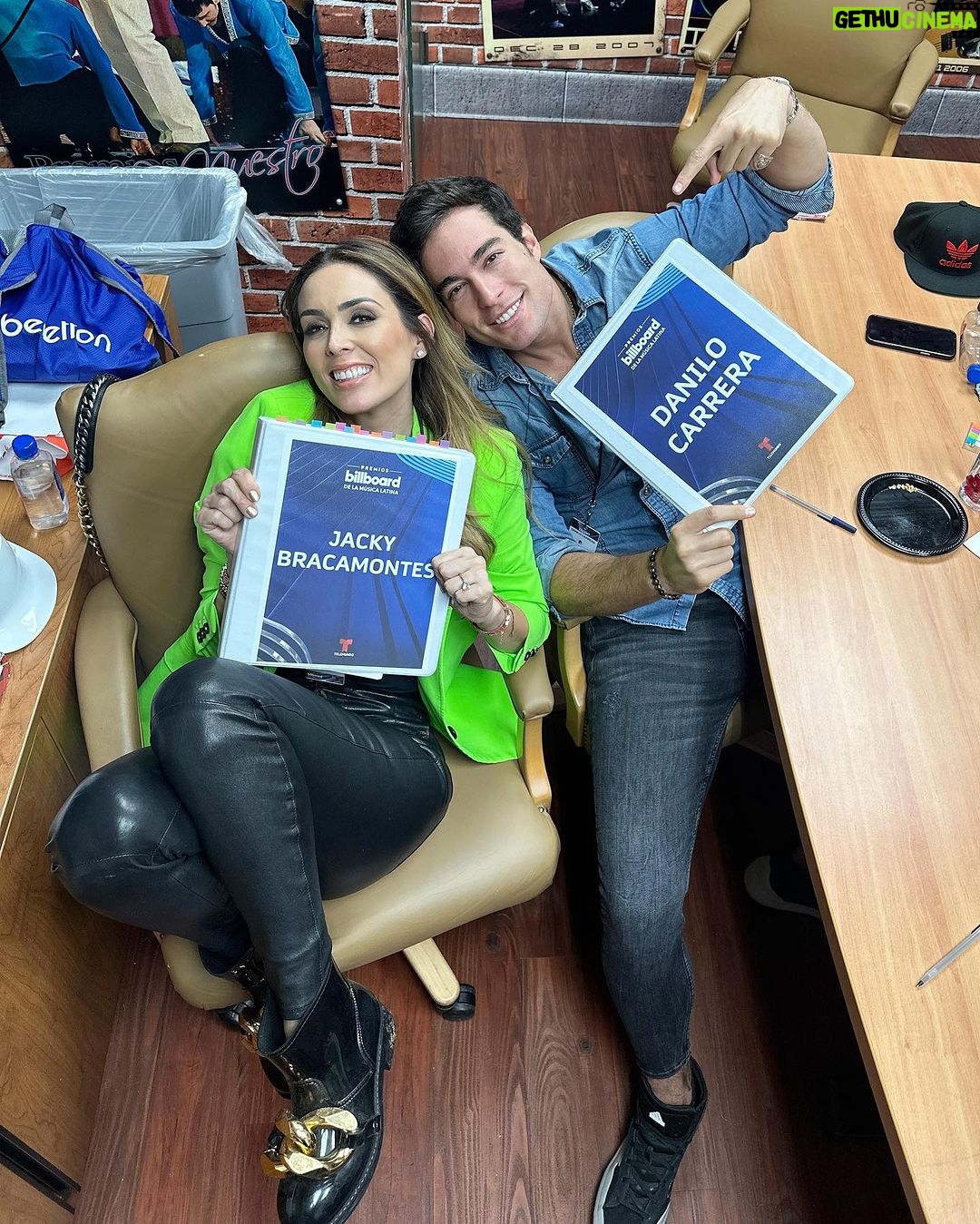 Jacqueline Bracamontes Instagram - Ya listos para @latinbillboards !!! Nos vemos el jueves a las 7pm por @telemundo Miami, Florida