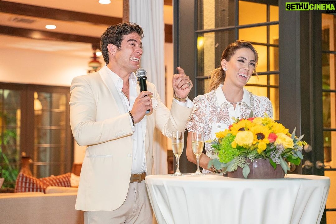 Jacqueline Bracamontes Instagram - Más fotitos del bodorrio!!! Qué honor para mi querido @danilocarrerah y para mí hacer el brindis!! Felicidades @carlosadyan y @carlosquintanillas !!!! Miami, Florida