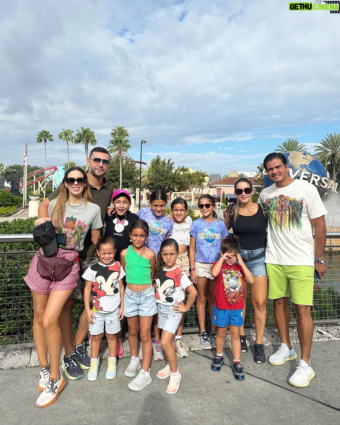 Jacqueline Bracamontes Instagram - Time for fun!!!!! @universalorlando 😍