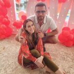 Jacqueline Bracamontes Instagram - 12 and counting!!! Feliz aniversario amor @mft07 !!! La más feliz de compartir mi vida contigo y con nuestras nenas!!! Obvio hay ups and downs… pero lo importante es que siempre ganen los buenos momentos, las risas y la paz… #happyanniversary #felizaniversario ❤️ Miami, Florida