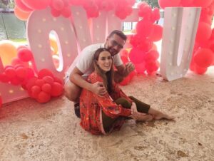 Jacqueline Bracamontes Instagram - 12 and counting!!! Feliz aniversario amor @mft07 !!! La más feliz de compartir mi vida contigo y con nuestras nenas!!! Obvio hay ups and downs… pero lo importante es que siempre ganen los buenos momentos, las risas y la paz… #happyanniversary #felizaniversario ❤️ Miami, Florida