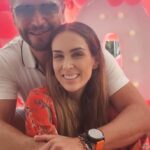 Jacqueline Bracamontes Instagram - 12 and counting!!! Feliz aniversario amor @mft07 !!! La más feliz de compartir mi vida contigo y con nuestras nenas!!! Obvio hay ups and downs… pero lo importante es que siempre ganen los buenos momentos, las risas y la paz… #happyanniversary #felizaniversario ❤️ Miami, Florida